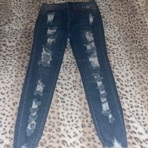 I’m selling a pair of ripped skinny jeans from the brand Parker Jeans size 13